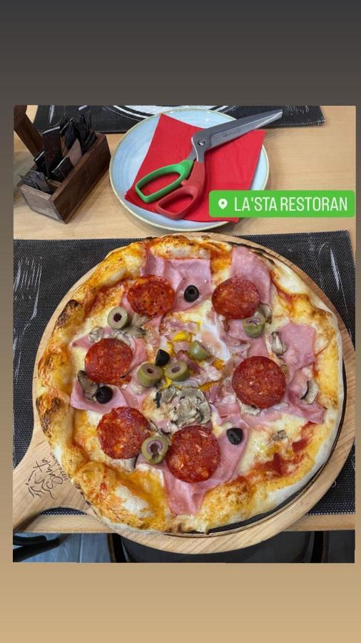 Santa Villa & Restaurant سريمسكا ميتروفيكا المظهر الخارجي الصورة
