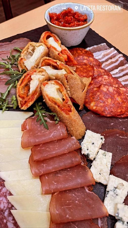 Santa Villa & Restaurant سريمسكا ميتروفيكا المظهر الخارجي الصورة